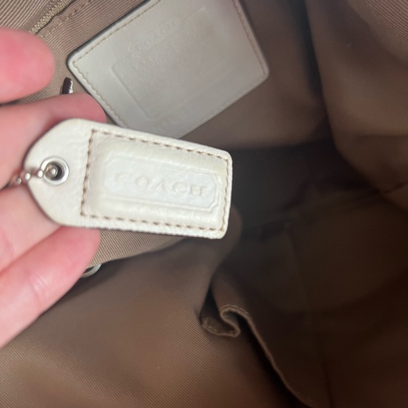 Coach white fabric shoulder bag - Picture 9 of 10